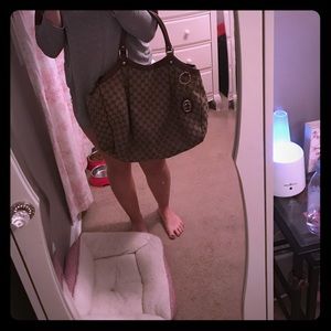 AUTHENTIC Gucci tote