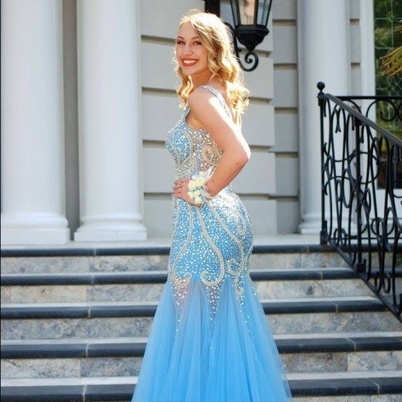 Prom dress - Picture 2 of 4