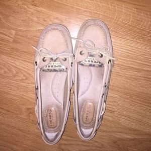 Cheetah Sperry 's size 8