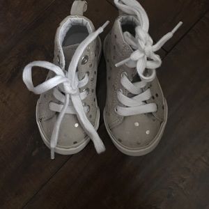 Little girl early walker high tops
