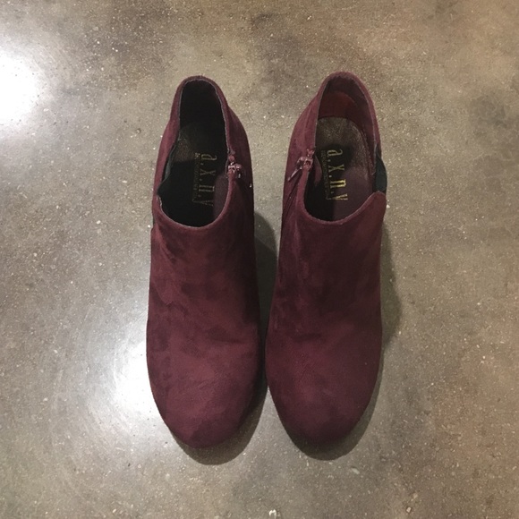 Burgundy suede booties - Picture 2 of 3