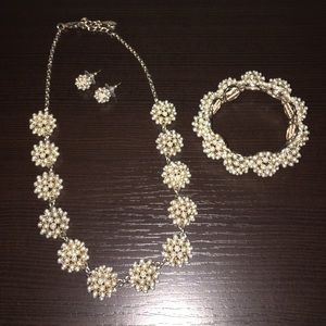 Ann Taylor Mini Pearl and Hold Tone Jewelry Set