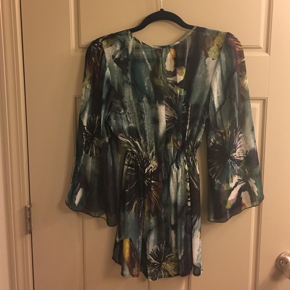 Harlow Zee beautiful blouse - Picture 2 of 2