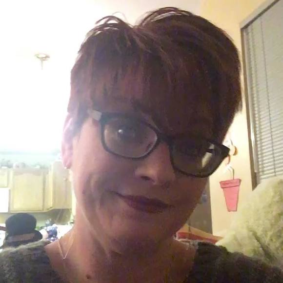 Meet your Posher, Janet - Picture 2 of 2