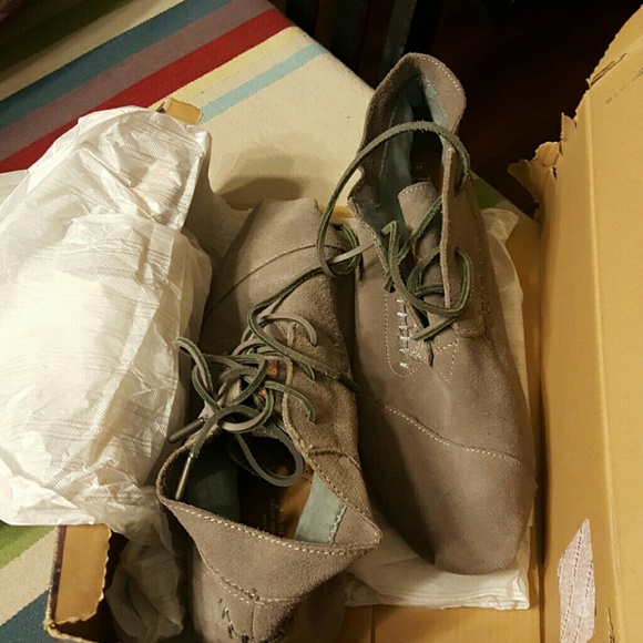 Toms