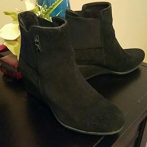 Ann Klein Sports black booties size 9M