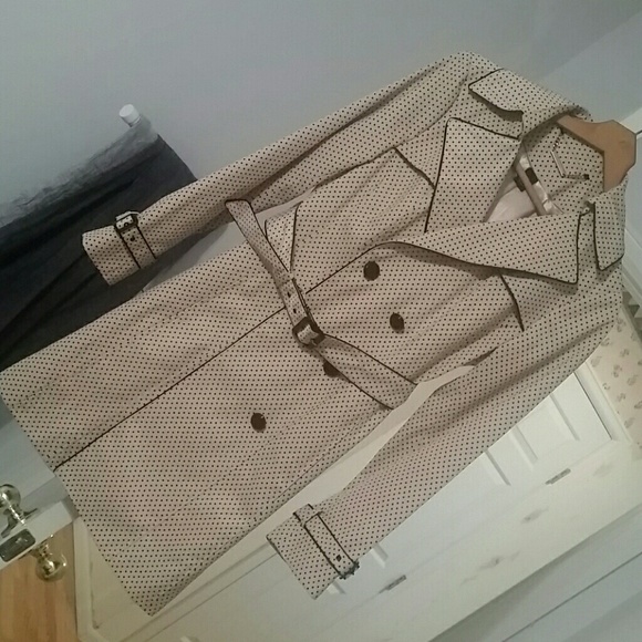 Cute White House Black Market Coat size Small