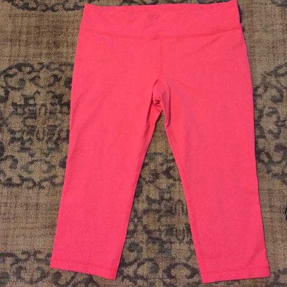 Under Armour Hot Pink workout Capris