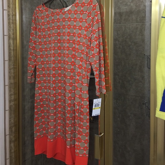 Dress - Picture 2 of 4