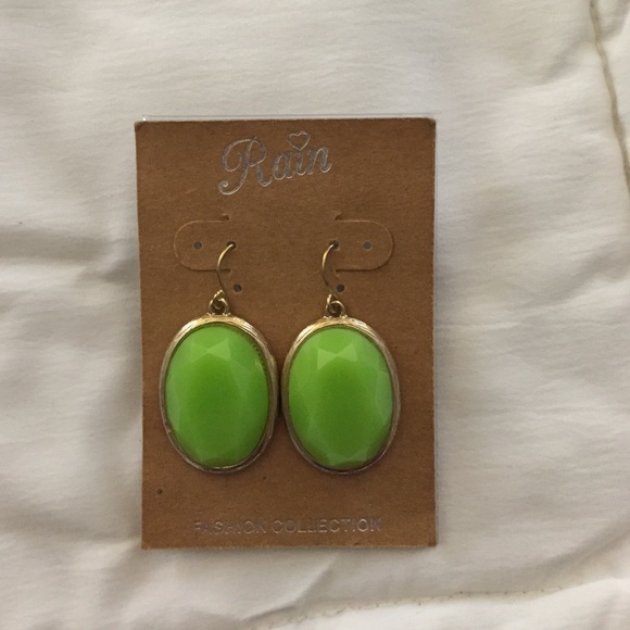 Green drop earrings!