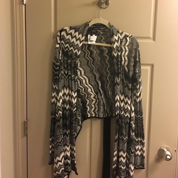 BCBGMAXAZRIA black and white cardigan