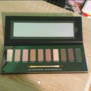 NEW soap and glory perfect ten eyeshadow pallette