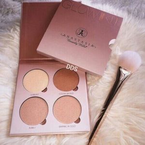 ✨ Anastasia Glow kit ✨