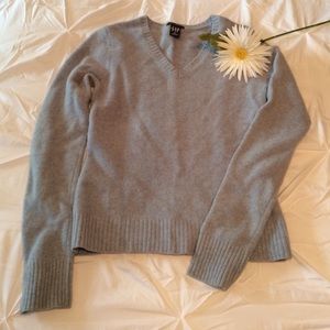 🔹V-neck Sweater🔹