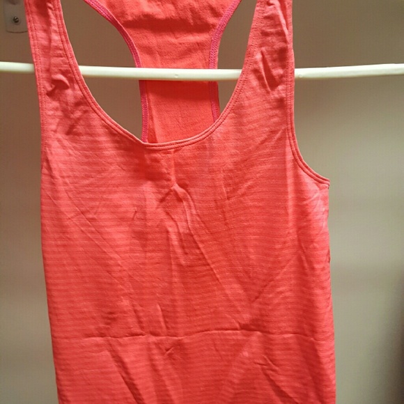 Under Armour tank