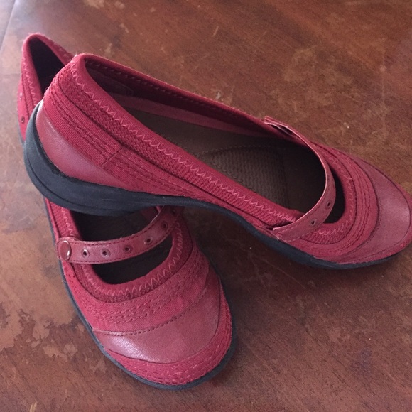 Bare Traps Red shoes - Picture 2 of 4