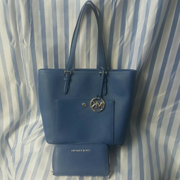 Michael Kors Handbags - Michael Kors purse and wallet set