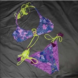 Reversible vs bikini