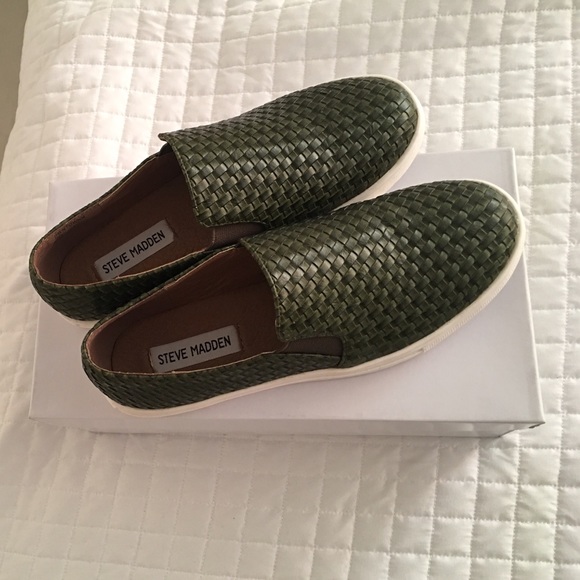 ‼️SHIPS TOMORROW ‼️Steve Madden slip-ons