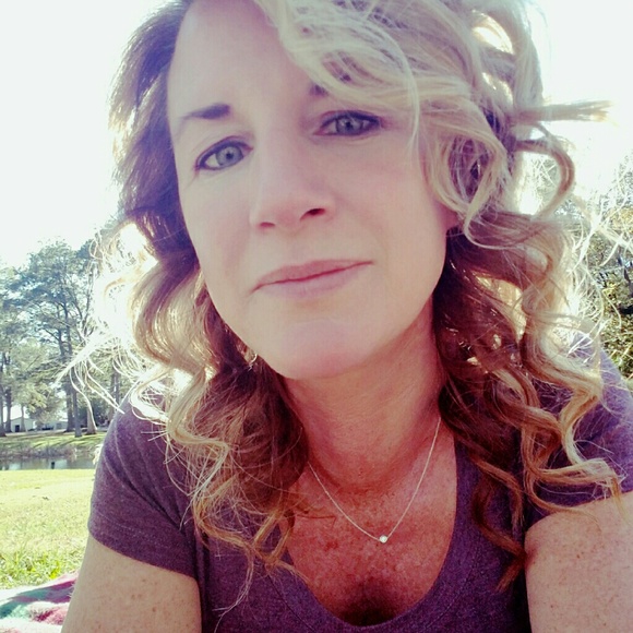 Meet your Posher, Holly - Picture 2 of 2