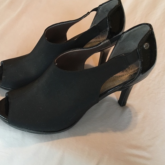 Black patent/flex material- LifeStride MemoryFoam