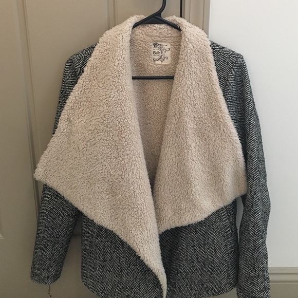 Warm Fashionable Jacket - Picture 1 of 3