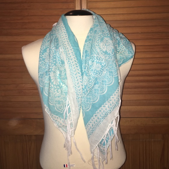 Scarf - Picture 2 of 3