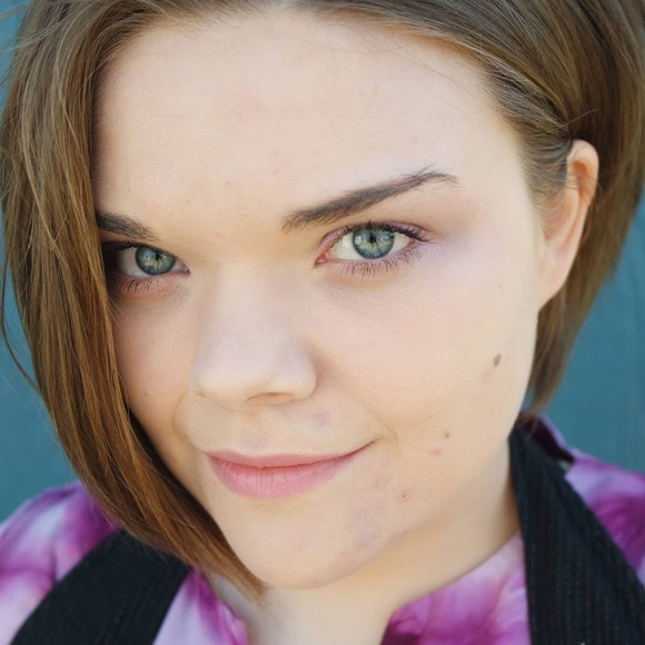 Meet your Posher, Cassandra - Picture 1 of 1