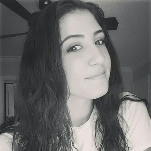 Meet your Posher, Alexis