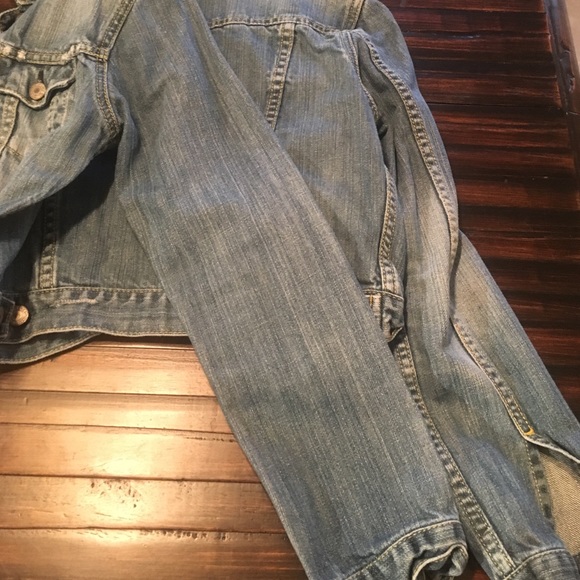 Cropped Jean Jacket - Picture 3 of 3