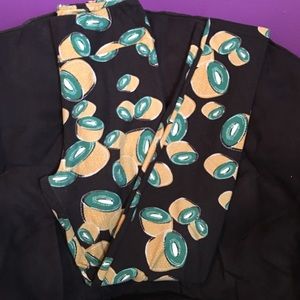 LuLaRoe KIWI leggings! 💚🖤