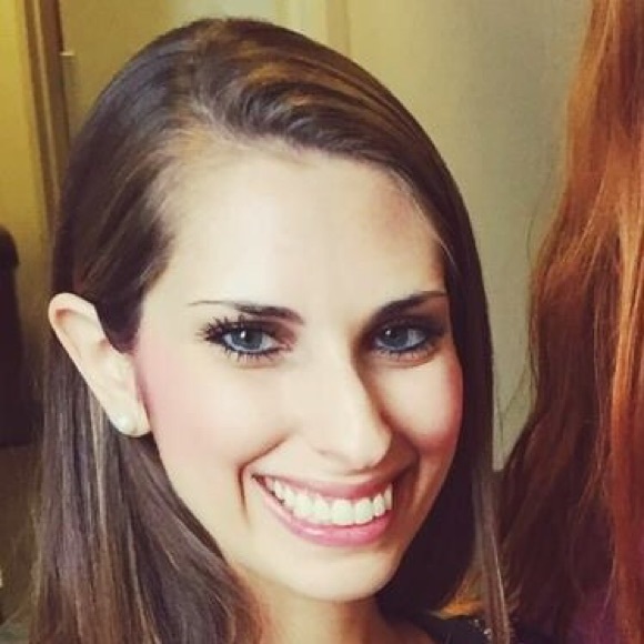 Meet Your Posher, Melanie - Picture 3 of 4