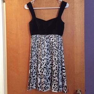 Adorable black & white Bebe dress
