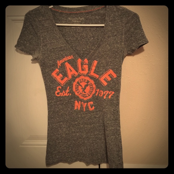 American eagle v-neck tshirt