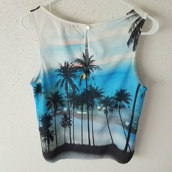 Forever 21 Palm Tree Print Top - Picture 2 of 3