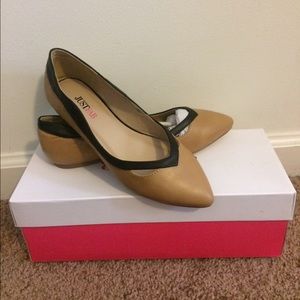 NIB nude flats