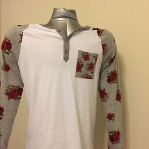 Mens medium  T-shirt with patterned arm