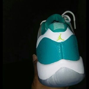 Jordon retro 11 low