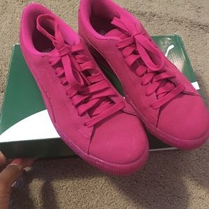 Hot pink pumas