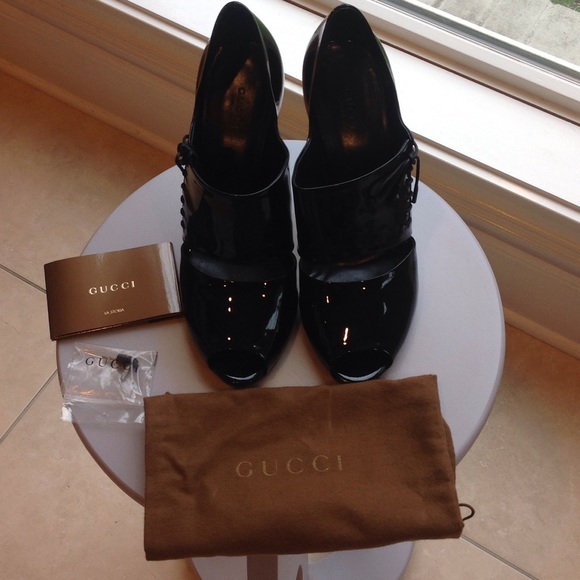GUCCI Patent Leather Peep Toe Pumps - Picture 2 of 4