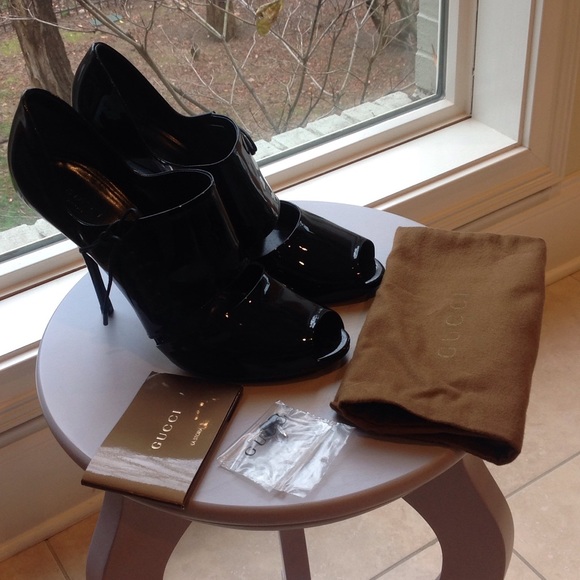 GUCCI Patent Leather Peep Toe Pumps - Picture 3 of 4