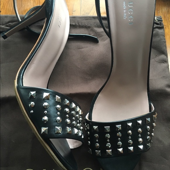 Open toe pumps