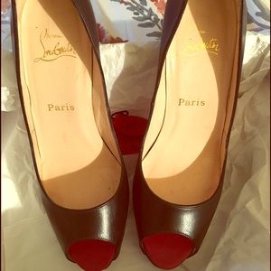 💥AUTHENTIC💥Christian Louboutin Very Prive Pump
