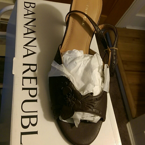Dressy sandal with heel
