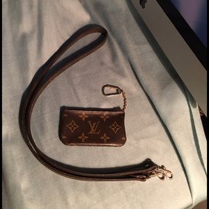 Louis Vuitton sholder strap in Monogram style. 44"