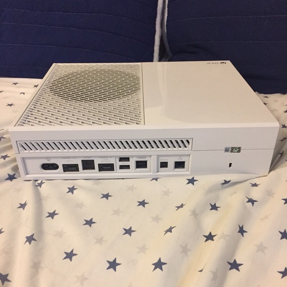 Xbox One - Picture 2 of 2