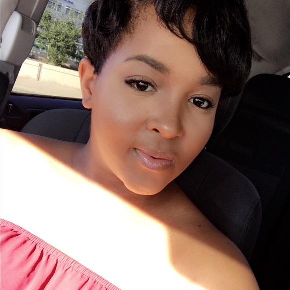 Meet your Posher, Javaire - Picture 1 of 1