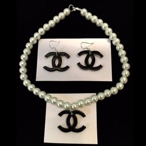 GLASS PEARL CHOKER + EARRINGS