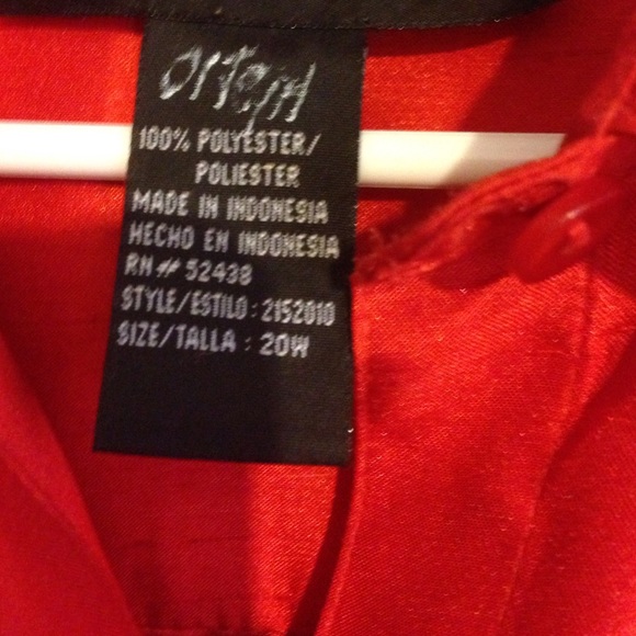 Red button blouse - Picture 2 of 3