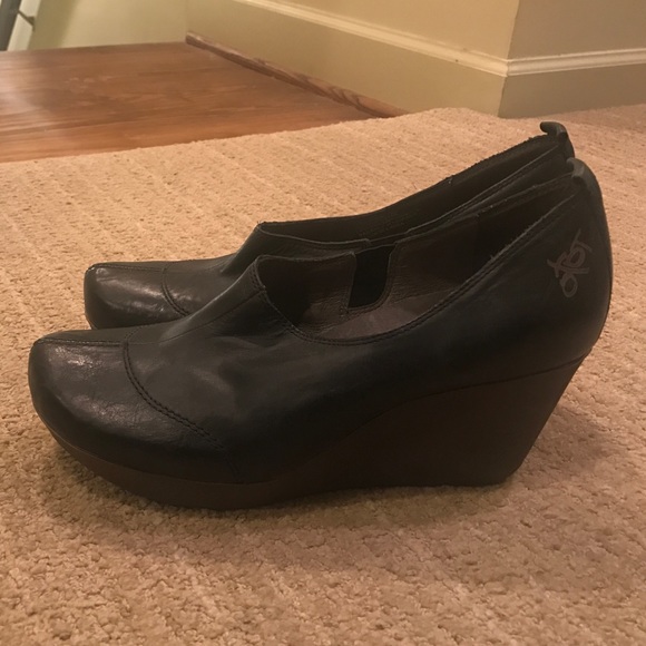 OTBT black wedge clog